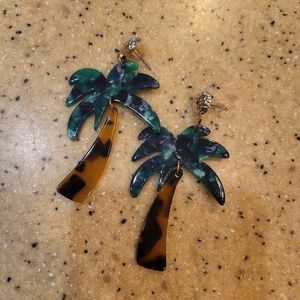 NWOT Palm Tree Resin Acrylic Earrings